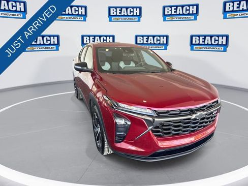 Used 2025 Chevrolet Trax RS w/ Sunroof Package image 3