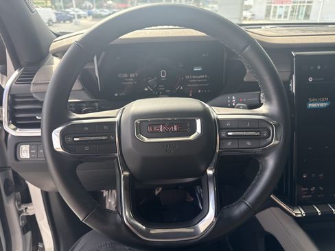 Used 2026 GMC Acadia Elevation w/ Elevation Premium Package FWD image 17