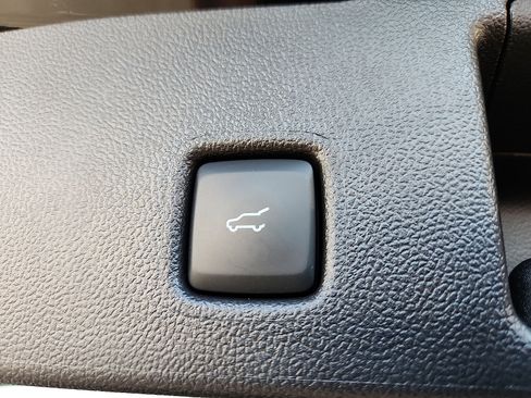 Used 2025 Ford Escape SE image 29