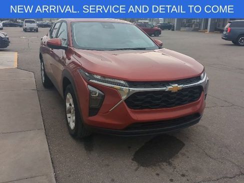 Used 2024 Chevrolet Trax LS w/ LS Convenience Package FWD image 10