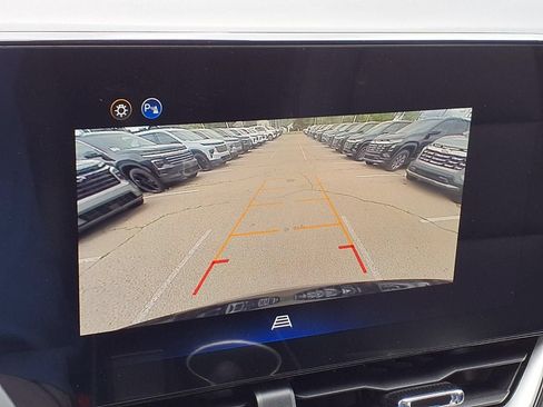New 2026 Chevrolet Equinox LT w/ Convenience Package II FWD image 17