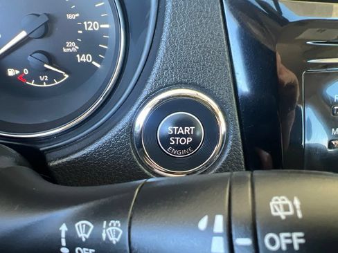 Used 2017 Nissan Rogue Sport SV AWD/4WD image 58