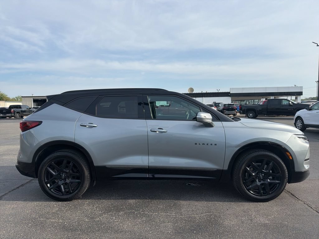 Used 2023 Chevrolet Blazer RS w/ Driver Confidence II Package FWD image 2