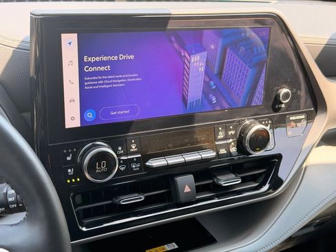 Used 2023 Toyota Highlander Limited FWD image 31