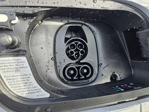 Used 2025 Audi Q4 e-tron Premium Plus w/ Premium Plus image 10