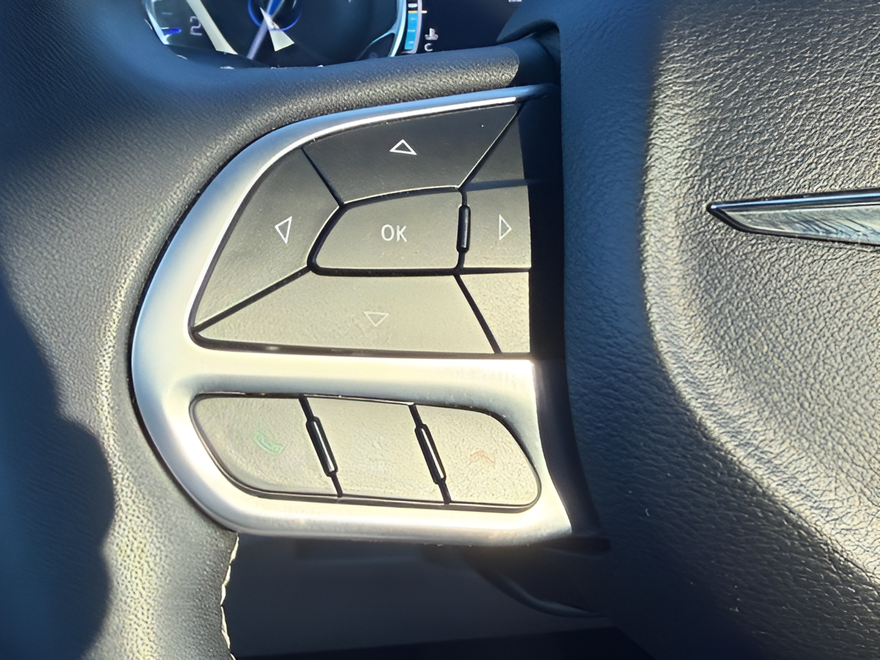 Used 2024 Chrysler Pacifica Touring-L FWD image 20