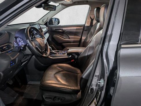 Used 2021 Toyota Highlander Limited image 22