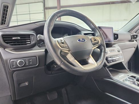 Used 2022 Ford Explorer XLT RWD image 19