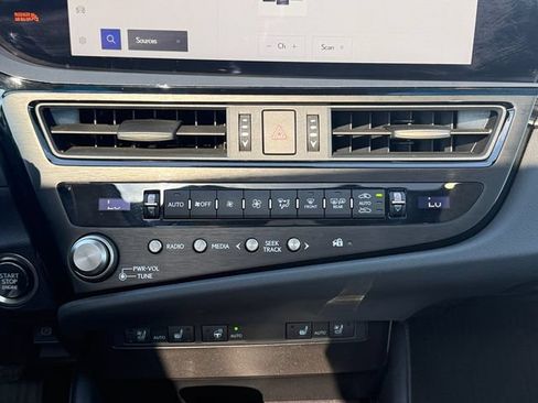 Used 2025 Lexus ES 350 w/ Premium Package FWD image 17