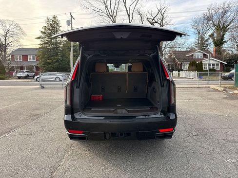 Used 2023 Cadillac Escalade ESV Premium Luxury image 34