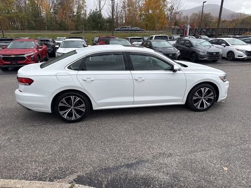 Used 2021 Volkswagen Passat 2.0T SE image 18