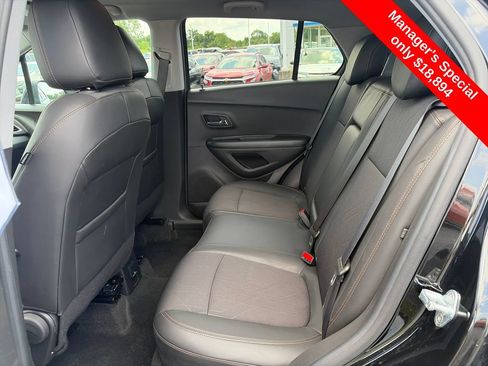 Used 2022 Chevrolet Trax LT w/ Midnight Edition AWD/4WD image 23