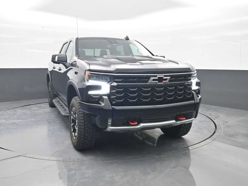 Used 2022 Chevrolet Silverado 1500 ZR2 w/ Technology Package AWD/4WD image 2