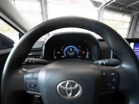 Used 2025 Toyota Camry LE FWD image 15