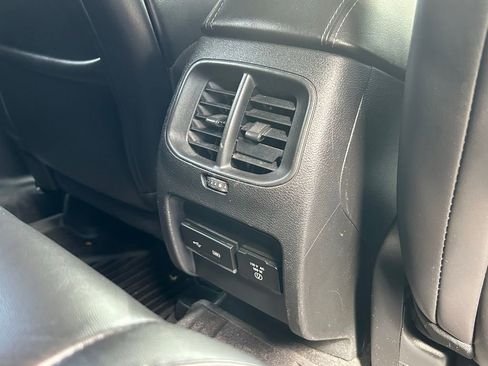 Certified 2019 Jeep Cherokee Limited FWD image 38
