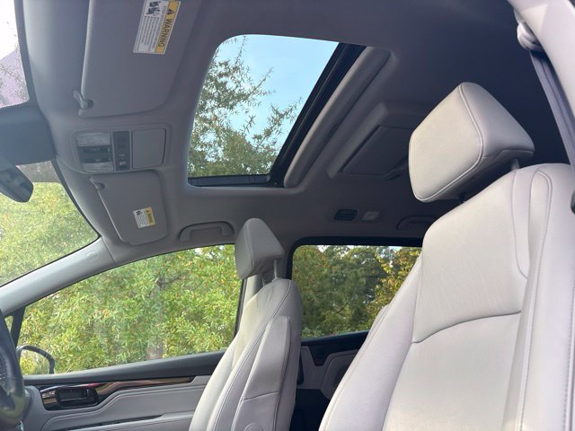 Used 2023 Honda Odyssey Touring image 3