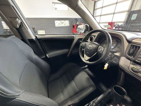 Used 2014 Toyota RAV4 XLE image 7
