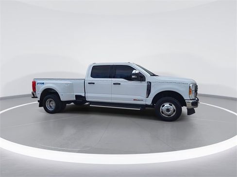 Used 2023 Ford F350 XLT image 2