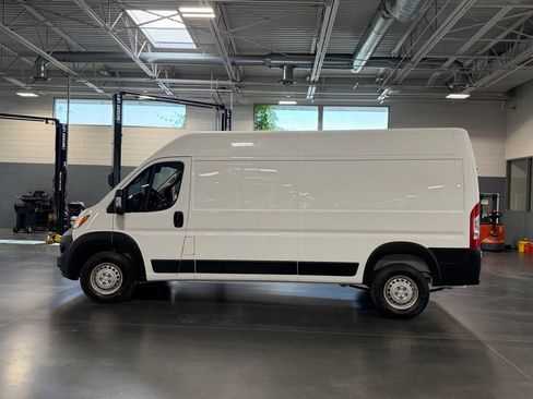 Used 2026 RAM ProMaster 2500 w/ Convenience Group FWD image 9