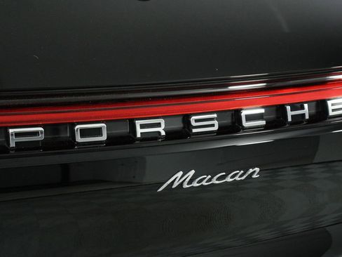 Certified 2025 Porsche Macan image 22