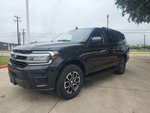 Used 2024 Ford Expedition XLT AWD/4WD image 7