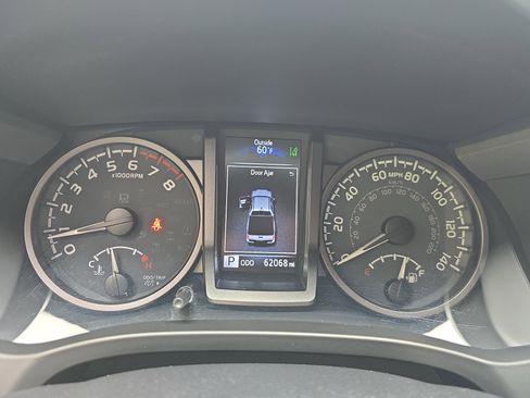 Used 2021 Toyota Tacoma TRD Sport w/ Technology Package AWD/4WD image 18