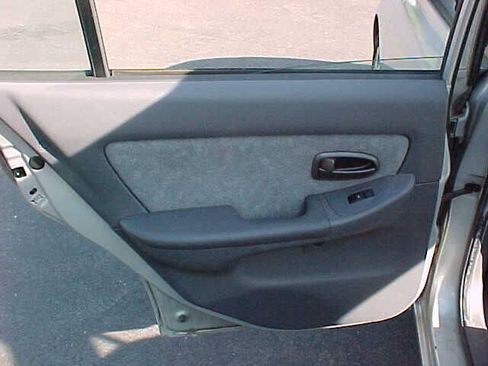 Used 2003 Hyundai Elantra GLS FWD image 11