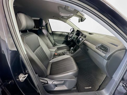 Used 2022 Volkswagen Tiguan SE AWD/4WD image 32