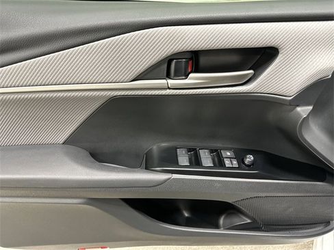 Used 2025 Toyota Camry SE image 17