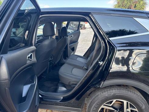 Used 2024 Kia Sportage LX image 17