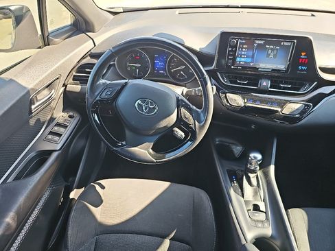 Used 2018 Toyota C-HR XLE FWD image 11