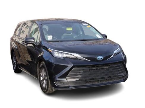 Used 2024 Toyota Sienna LE image 1