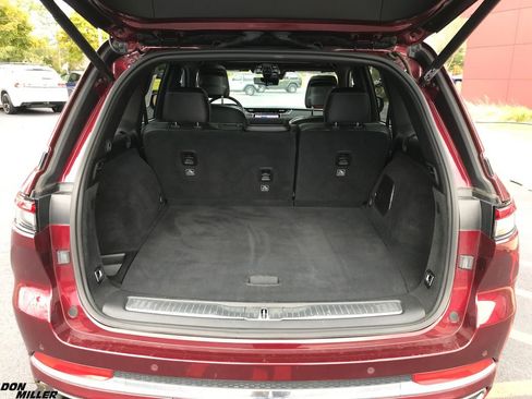 Certified 2023 Jeep Grand Cherokee Overland w/ Luxury Tech Group IV image 31