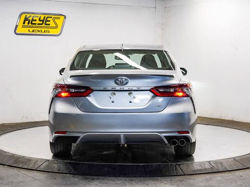 Used 2023 Toyota Camry SE w/ Convenience Package FWD image 3