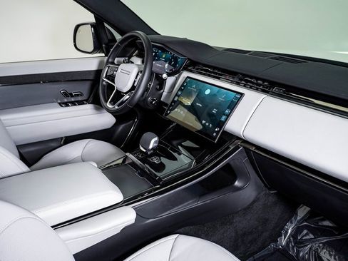 Used 2024 Land Rover Range Rover Sport SE image 14