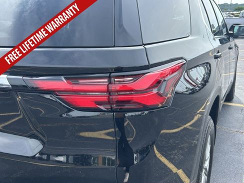 Used 2023 Chevrolet Traverse LT FWD image 12