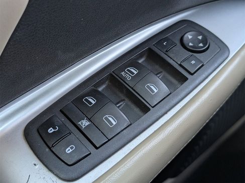 Used 2015 Dodge Journey SXT w/ Flexible Seating Group image 18