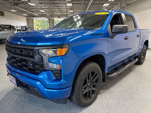 Used 2024 Chevrolet Silverado 1500 Custom w/ Turbomax Blackout Package AWD/4WD image 3