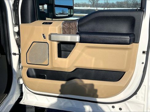 Used 2019 Ford F250 Lariat w/ Lariat Ultimate Package AWD/4WD image 18