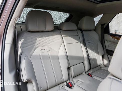 Used 2024 Bentley Bentayga Azure image 34