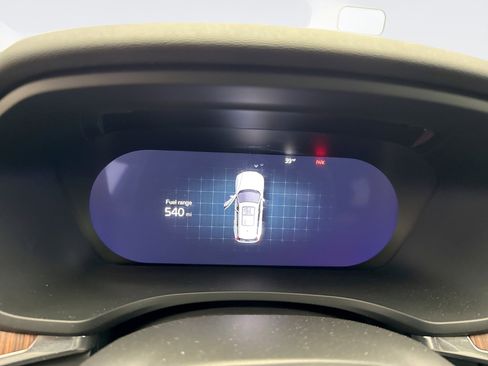 Used 2025 Volvo V60 B5 Cross Country Plus image 9