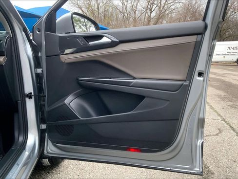 Used 2022 Volkswagen Taos SEL image 23