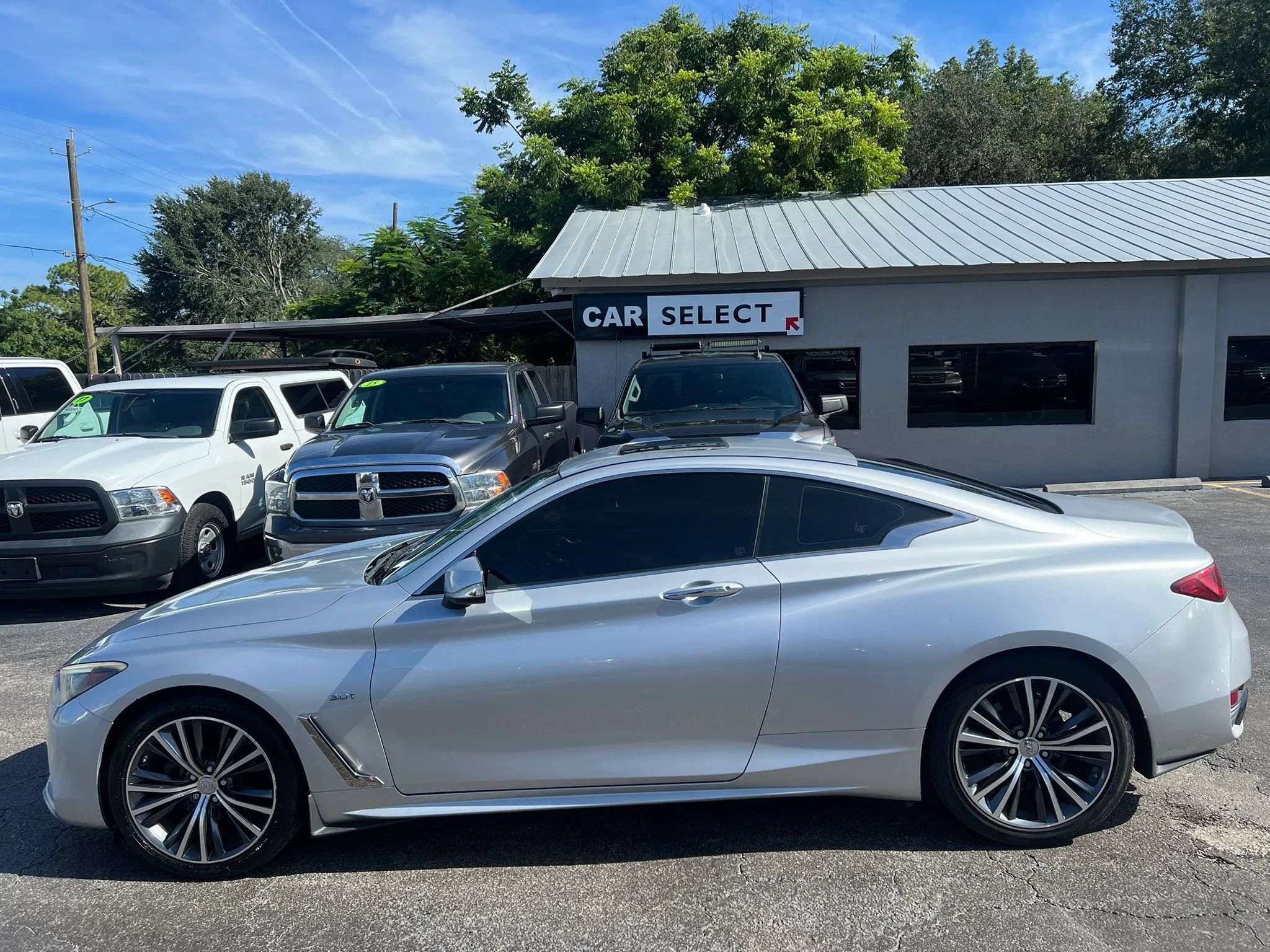 Used 2017 INFINITI Q60 3.0t w/ Premium Plus Package 3.0T AWD/4WD image 8