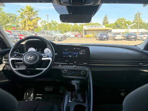 Used 2024 Hyundai Elantra SEL FWD image 22