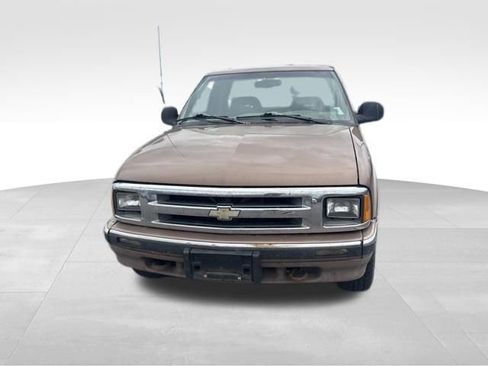 Used 1996 Chevrolet S10 Pickup LS AWD/4WD image 3