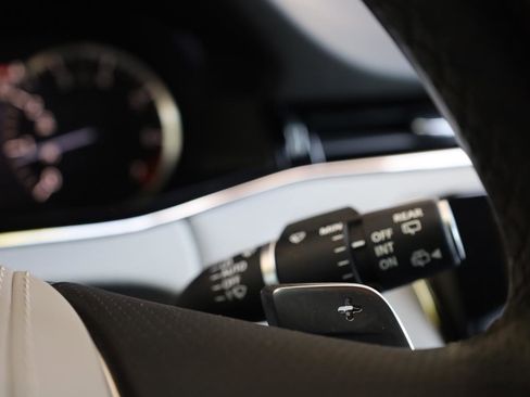 Used 2023 Land Rover Range Rover Evoque R-Dynamic S image 36