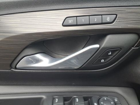 Used 2024 GMC Terrain SLT image 15