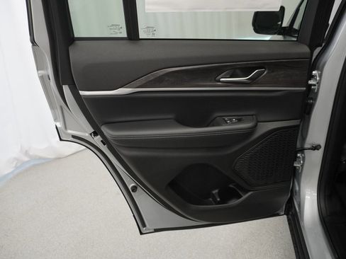 New 2025 Jeep Grand Cherokee Limited w/ Black Appearance Package image 30