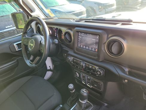 Used 2020 Jeep Wrangler Sport AWD/4WD image 6