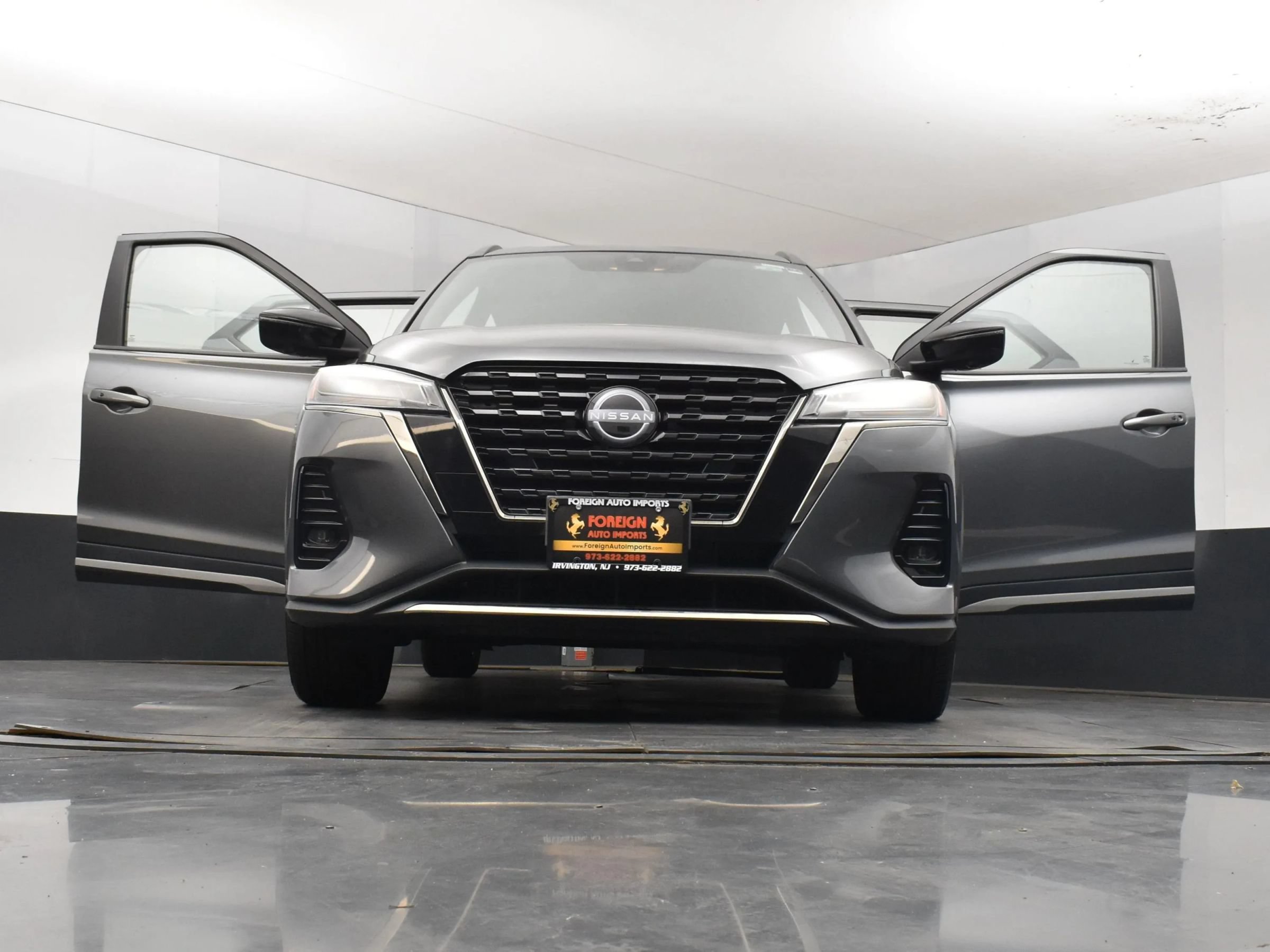 Used 2024 Nissan Kicks SR FWD image 8